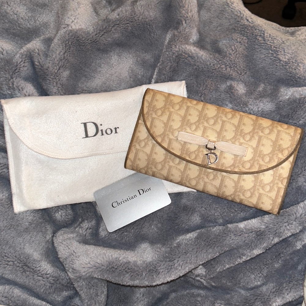Dior wallet